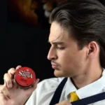 Perfil de modelo masculino com penteado clássico texturizado com a pomada Lord Shiva Power Matte.