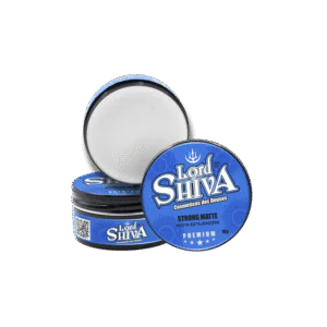 Cabelo fino, curto e sem volume tem solução: Pomada Strong Matte. Fixação firme, efeito seco e leveza na medida para um visual novo e elegante